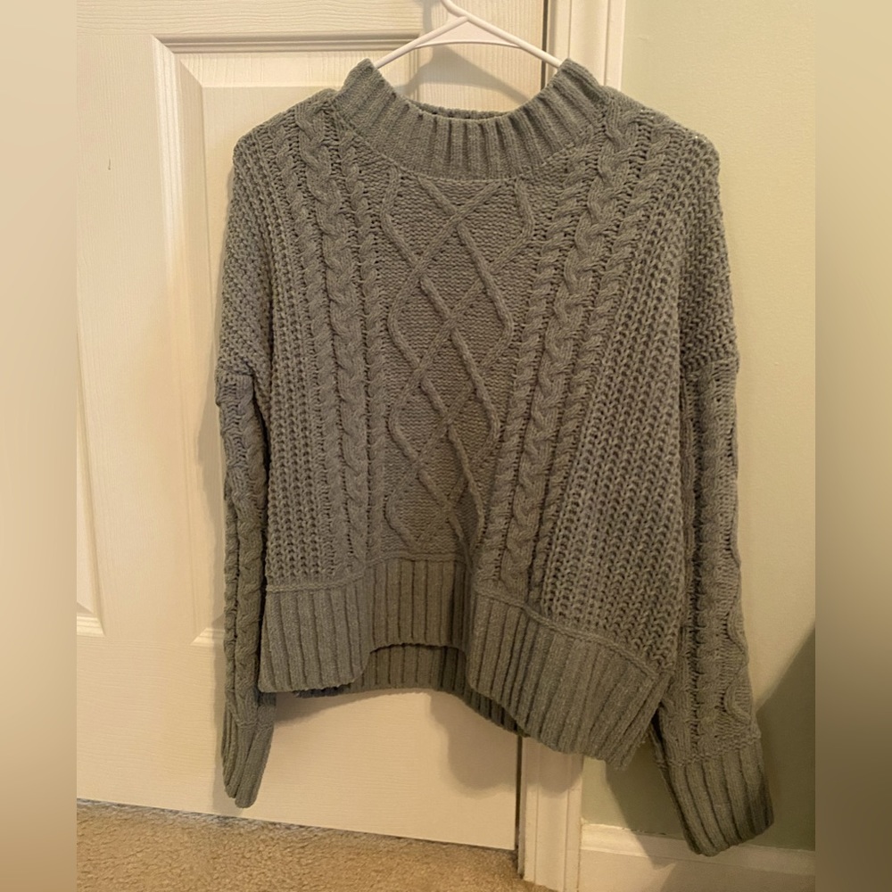 Size M green sweater